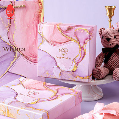 Boîte d'emballage cadeau en carton rose