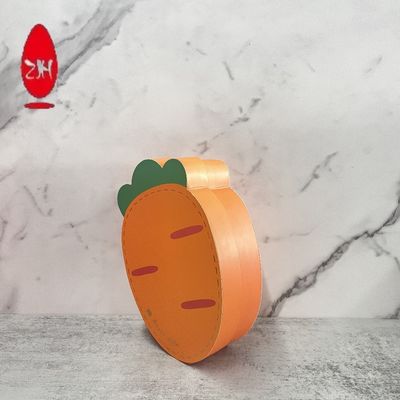 L'oeuf de pâques créatif a formé le couvercle et le fond de papier de boîte d'emballage de cadeau