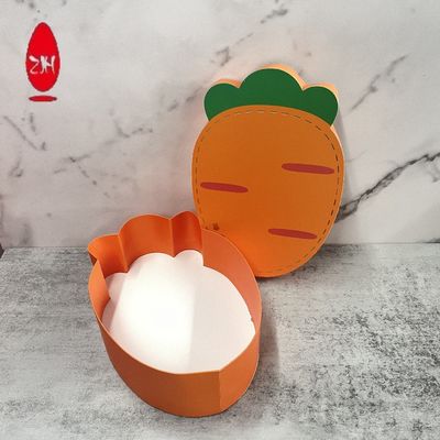 L'oeuf de pâques créatif a formé le couvercle et le fond de papier de boîte d'emballage de cadeau
