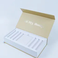 Boîte-cadeau magnétique de carton rigide d'EVA Insert Cosmetic Packaging Boxes