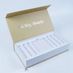 Boîte-cadeau magnétique de carton rigide d'EVA Insert Cosmetic Packaging Boxes